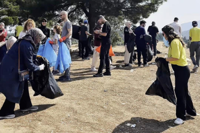 Doğaya umutla dokundular, onlarca cam şişe topladılar