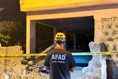 Evin balkonu çöktü: 2'si çocuk 5 yaralı