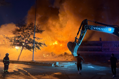 Gaziantep'te geri dönüşüm fabrikasındaki yangın 4. saatinde