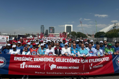Memur-Sen üyeleri Hazine ve Maliye Bakanlığı'na yürüdü