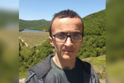 Başı çekyatın altına sıkışmış halde ölü bulundu