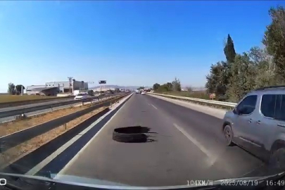 Karayoluna atılan kamyon lastiği kazaya sebep oldu, sürücü isyan etti