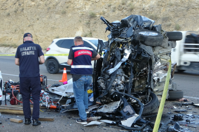 Kafa kafaya çarpıştılar: 4 ölü, 2 yaralı