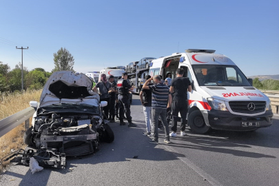 Bursa’da otomobil traktöre çarptı: 1 yaralı