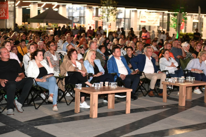 Başkan Erkan Aydın vatandaşlarla 'Bursa Bülbülü' filmini izledi