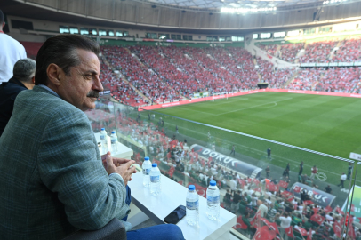 Bursaspor’un 1461 Trabzon galibiyetinin primlerini Faruk Çelik ödedi