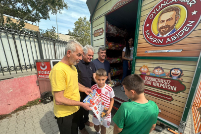 Muhsin Abinin oyuncak karavanı yine çocukları sevindirdi
