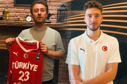 Çağan için milli formasını bağışladı...1 milyon liradan açık artırmaya çıktı