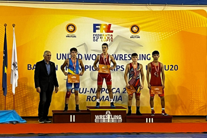 Belediyesporlu güreşçilerden 2 madalya