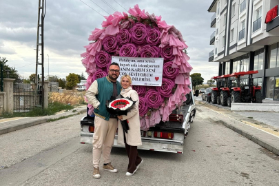 Çekiciyle dev bir çiçek buketi göndererek eşinden özür diledi