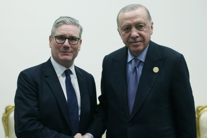 Cumhurbaşkanı Erdoğan, Mısır’da İngiltere Başbakanı Starmer ile görüştü