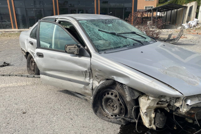 Hurdaya dönen otomobilden yaralı kurtuldu