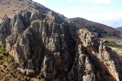 Tunç Çağı'na tarihlenen Kalecik Kalesi ünlü diziye benzetiliyor