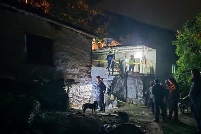 Aile faciası: Oğlunu öldürdü, eşini ağır yaraladı