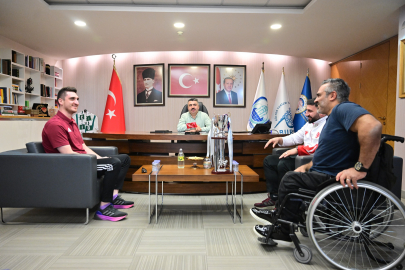 Başkan Yılmaz şampiyonları ağırladı