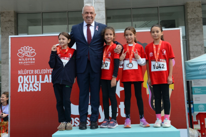 Cumhuriyet değerleri için koşan öğrenciler Nilüfer’de ödüllendirildi