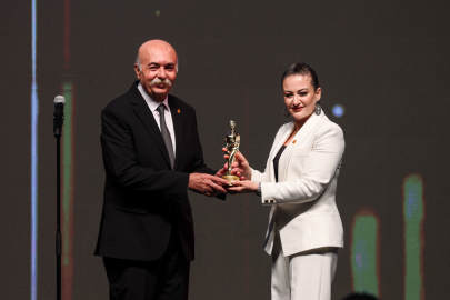 Altın Portakal'da "Onur, Emek, Başarı" ödülleri sahiplerini buldu