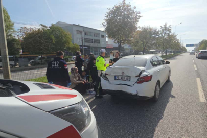 Orhangazi'de faciadan dönüldü: Tırın çarptığı otomobil metrelerce sürüklendi