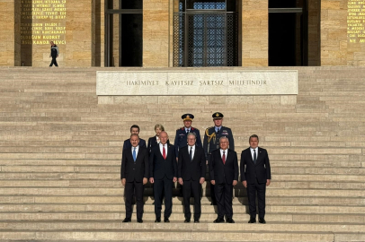 İngiltere Başbakanı Starmer, Anıtkabir'i ziyaret etti