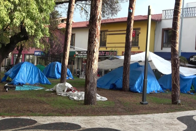 Sındırgı’da depremin ardından halk geceyi sokakta ve çadırlarda geçirdi