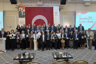 Bursa Barosu’ndan 25. yıl plaket töreni