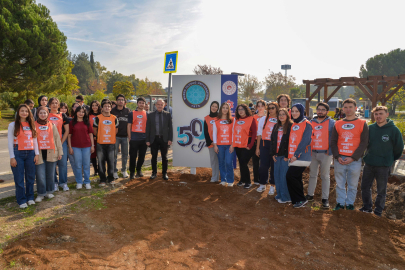 BUÜ’nün 50. Yıl Sokağı açılış hazırlıkları fidanlarla renklendirildi