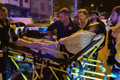 Direksiyon başında fenalaşan sürücü refüje çarptı!