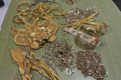 Hepsi yoğurt kovasından çıktı! 1 kilo 241 gram altın yakalandı