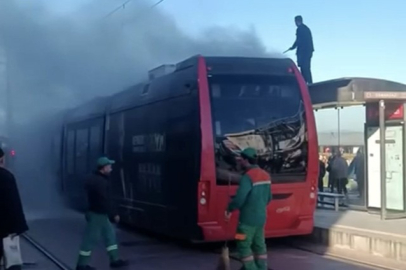 Bursa'da İpek Böceği tramvayında yangın! Yolcular tahliye edildi