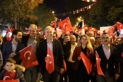 İnegöl’de Cumhuriyet coşkusu meydanlara taştı