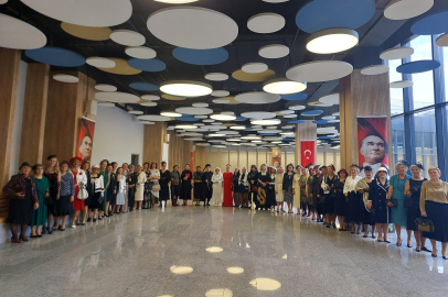 Nilüfer Kadın Korosu'ndan Cumhuriyet defilesi