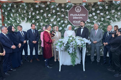 Bakan Göktaş, evlilik kredisinden yararlanan çiftin nikah şahidi oldu