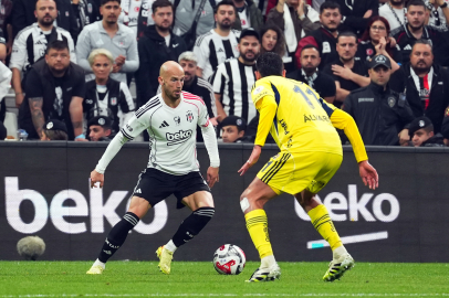 Fenerbahçe, 2-0 geriden gelerek derbiyi kazandı