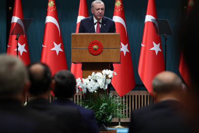 Erdoğan'dan Özgür Özel'e sert tepki: 'Avrupa kapılarında sabahlıyor'