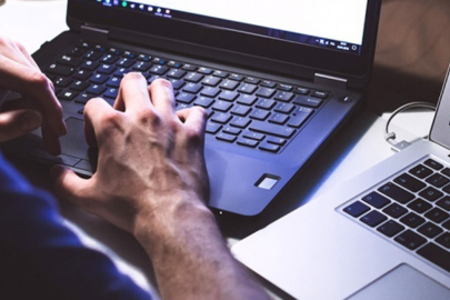 CHP’nin Bilgi İşlem Sorumlusu tutuklama talebiyle hakimliğe sevk edildi