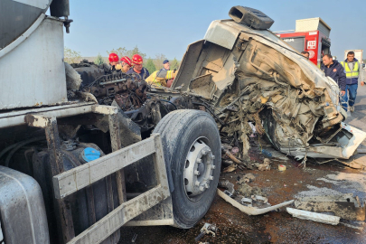 Süt tankeri tıra çarptı: 1 yaralı