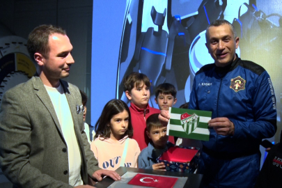 Türkiye’nin 3. uzay yolcusu Gökhan Erdem, Bursaspor bayrağını GUHEM’de sergiledi