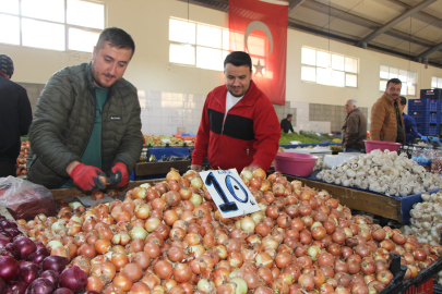 Fiyatı 7 aydır 10 TL 'Sudan ucuz' Türkü söyleyerek dile getirdi