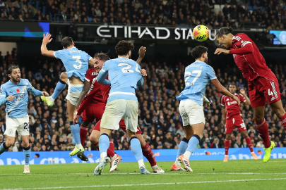 Manchester City, Liverpool'u 3-0 ile geçti
