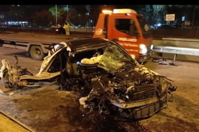 Otomobil, önce direğe ardından minibüse çarparak savruldu: 6 yaralı