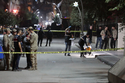 Adliye önünde silahlı saldırı! Ölü ve yaralı var