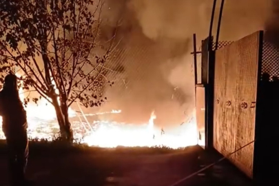 Trafo yangını meyve kasalarına sıçradı