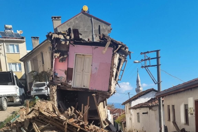 Mudanya Tirilye’deki “Tabut Ev” kendiliğinden yıkıldı