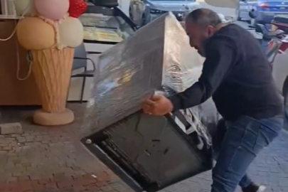Satın aldığı bulaşık makinesi teşhir ürünü çıkınca mağazanın önüne attı