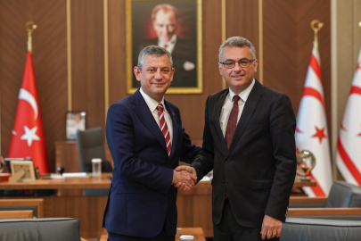 CHP Genel Başkanı Özel, KKTC Cumhurbaşkanı Erhürman'ı ziyaret etti