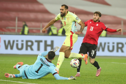 İspanya 5'te 5 yaptı