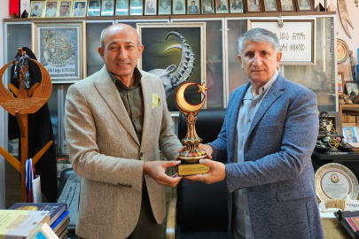Prof. Dr. Cengiz Alyılmaz, Ali Şîr Nevâî Dil Araştırmaları Ödülü'nü kazandı