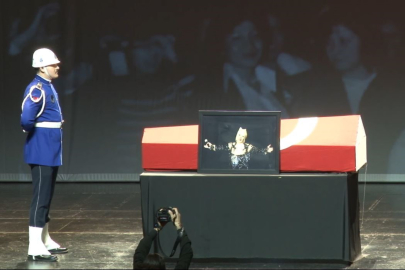 Sanat dünyası Muazzez Abacı’yı AKM’de uğurladı