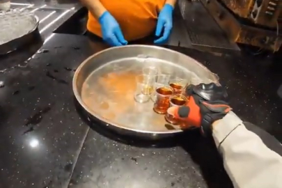 Köfteci Yusuf’ta kuryelerin yüzünü güldüren sıcak jest