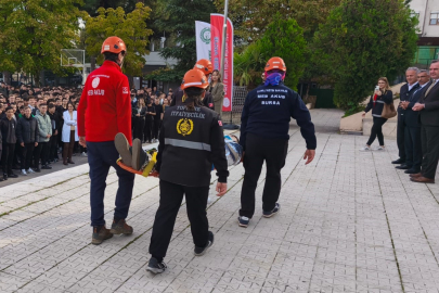 Öğrenciler, deprem tatbikatını başarıyla tamamladı